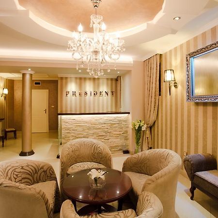 Garni Hotel President De Luxe ครากูเยวัตส์ ภายนอก รูปภาพ