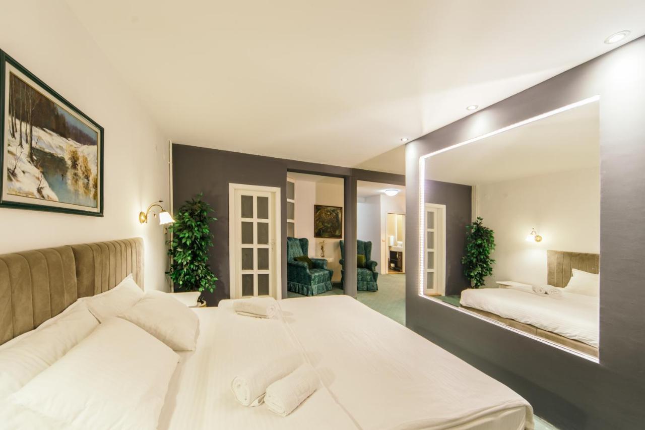Garni Hotel President De Luxe ครากูเยวัตส์ ภายนอก รูปภาพ