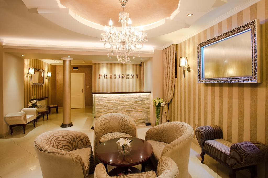 Garni Hotel President De Luxe ครากูเยวัตส์ ภายนอก รูปภาพ