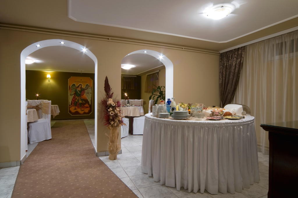 Garni Hotel President De Luxe ครากูเยวัตส์ ภายนอก รูปภาพ
