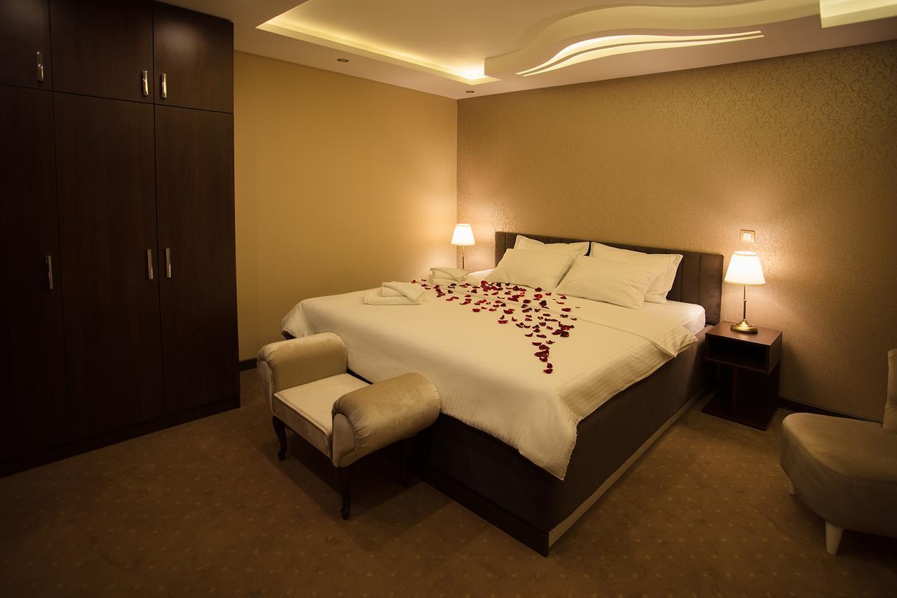 Garni Hotel President De Luxe ครากูเยวัตส์ ภายนอก รูปภาพ