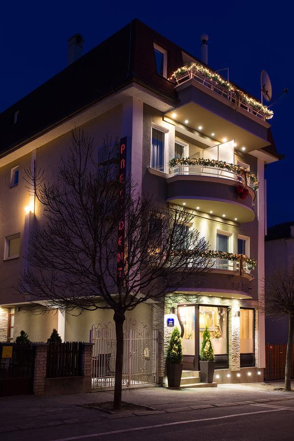 Garni Hotel President De Luxe ครากูเยวัตส์ ภายนอก รูปภาพ
