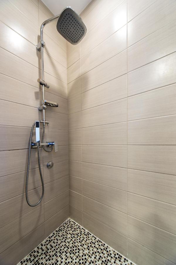Garni Hotel President De Luxe ครากูเยวัตส์ ภายนอก รูปภาพ