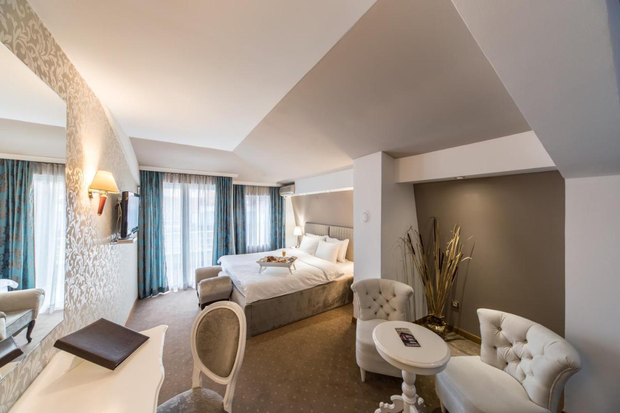 Garni Hotel President De Luxe ครากูเยวัตส์ ภายนอก รูปภาพ