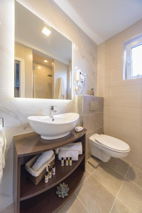 Garni Hotel President De Luxe ครากูเยวัตส์ ภายนอก รูปภาพ