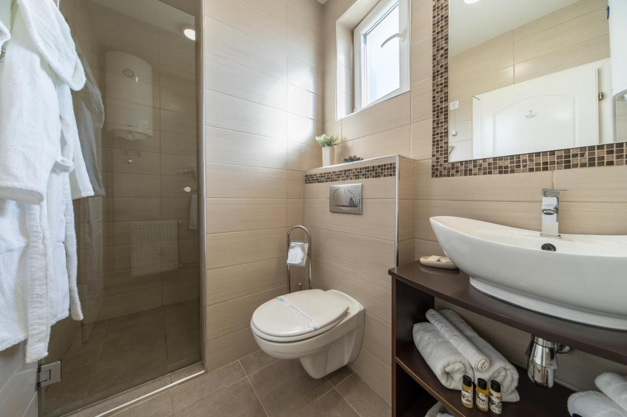 Garni Hotel President De Luxe ครากูเยวัตส์ ภายนอก รูปภาพ