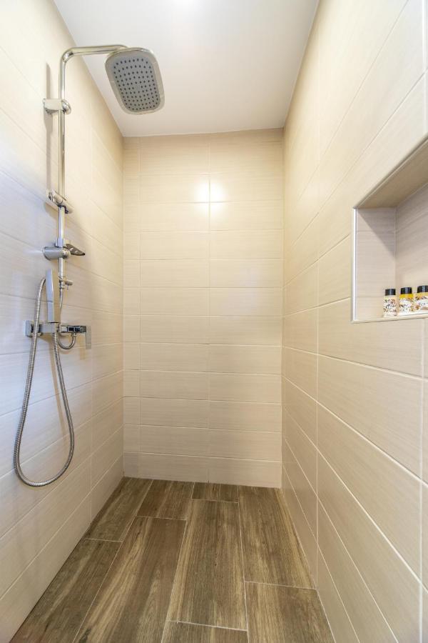 Garni Hotel President De Luxe ครากูเยวัตส์ ภายนอก รูปภาพ