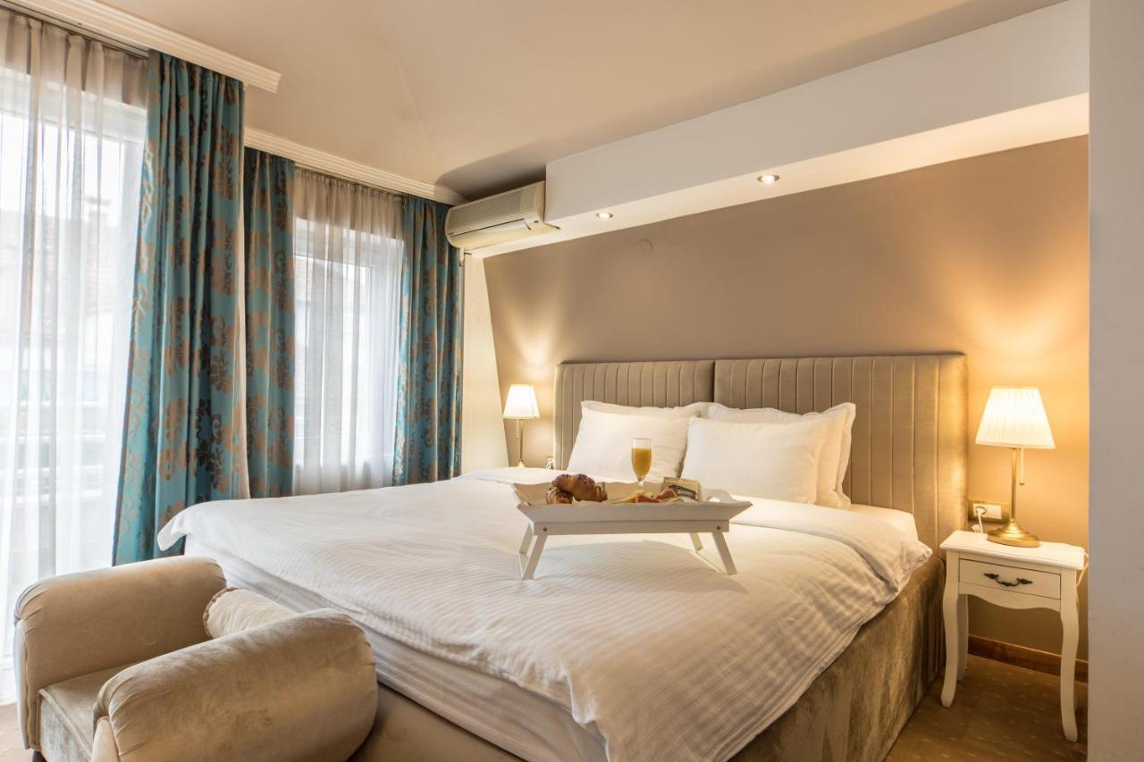Garni Hotel President De Luxe ครากูเยวัตส์ ภายนอก รูปภาพ