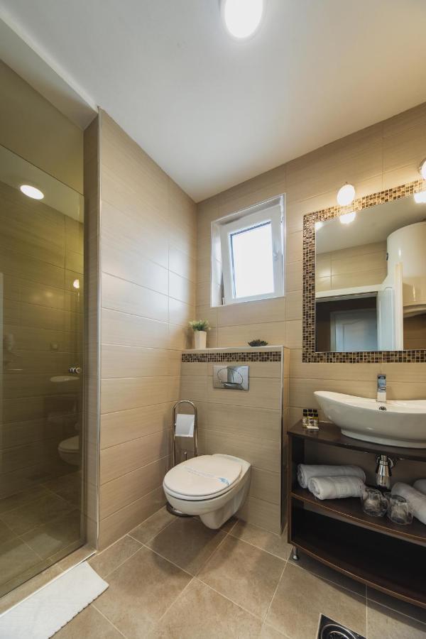 Garni Hotel President De Luxe ครากูเยวัตส์ ภายนอก รูปภาพ