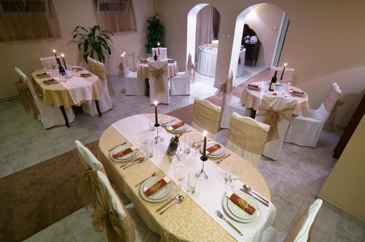 Garni Hotel President De Luxe ครากูเยวัตส์ ภายนอก รูปภาพ